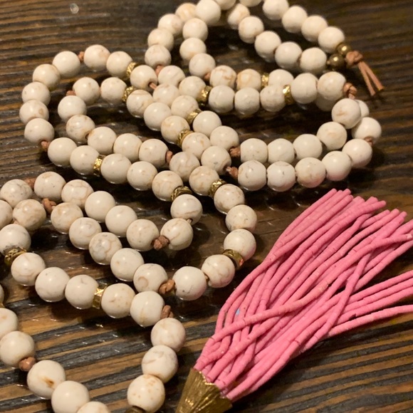 Artsy boho unique Howlite beaded tassel necklace - Picture 12 of 16